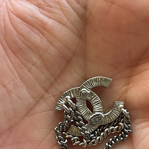 ✨🖤Gorgeous Chanel 21B Earrings🖤✨ - Picture 3 of 3